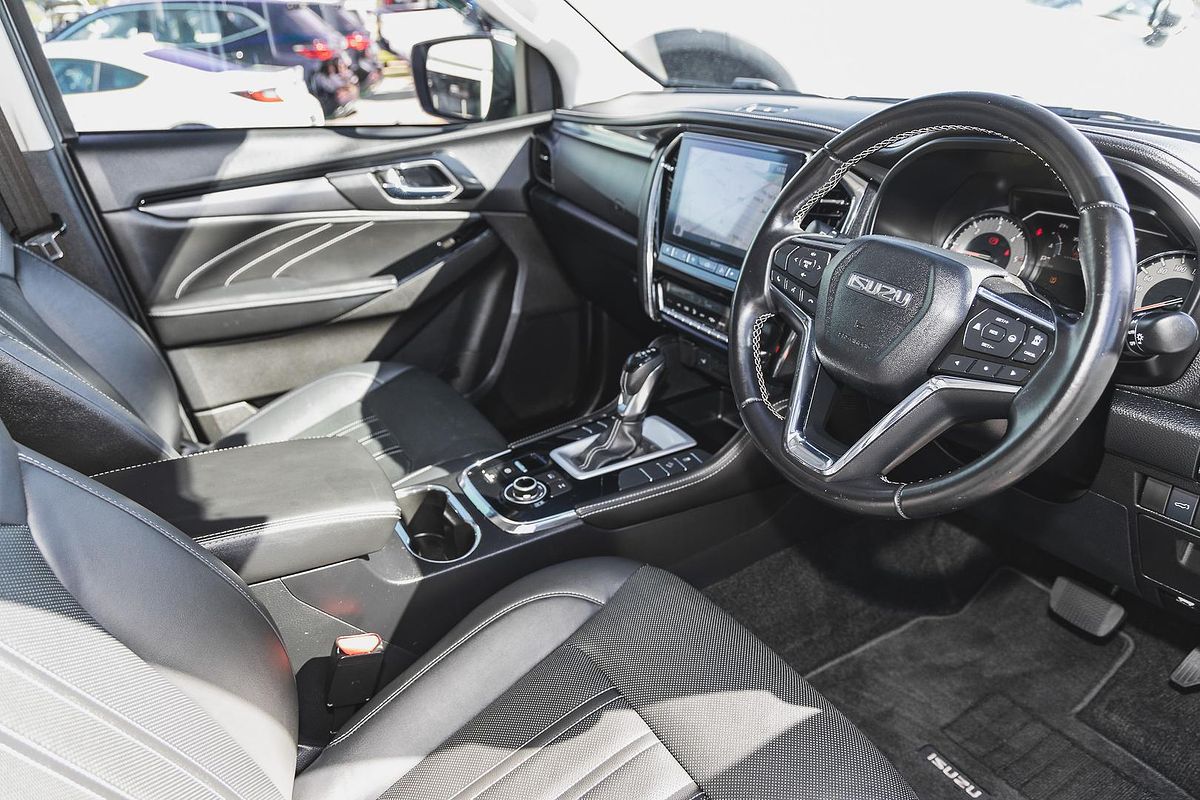 2022 Isuzu MU-X LS-T
