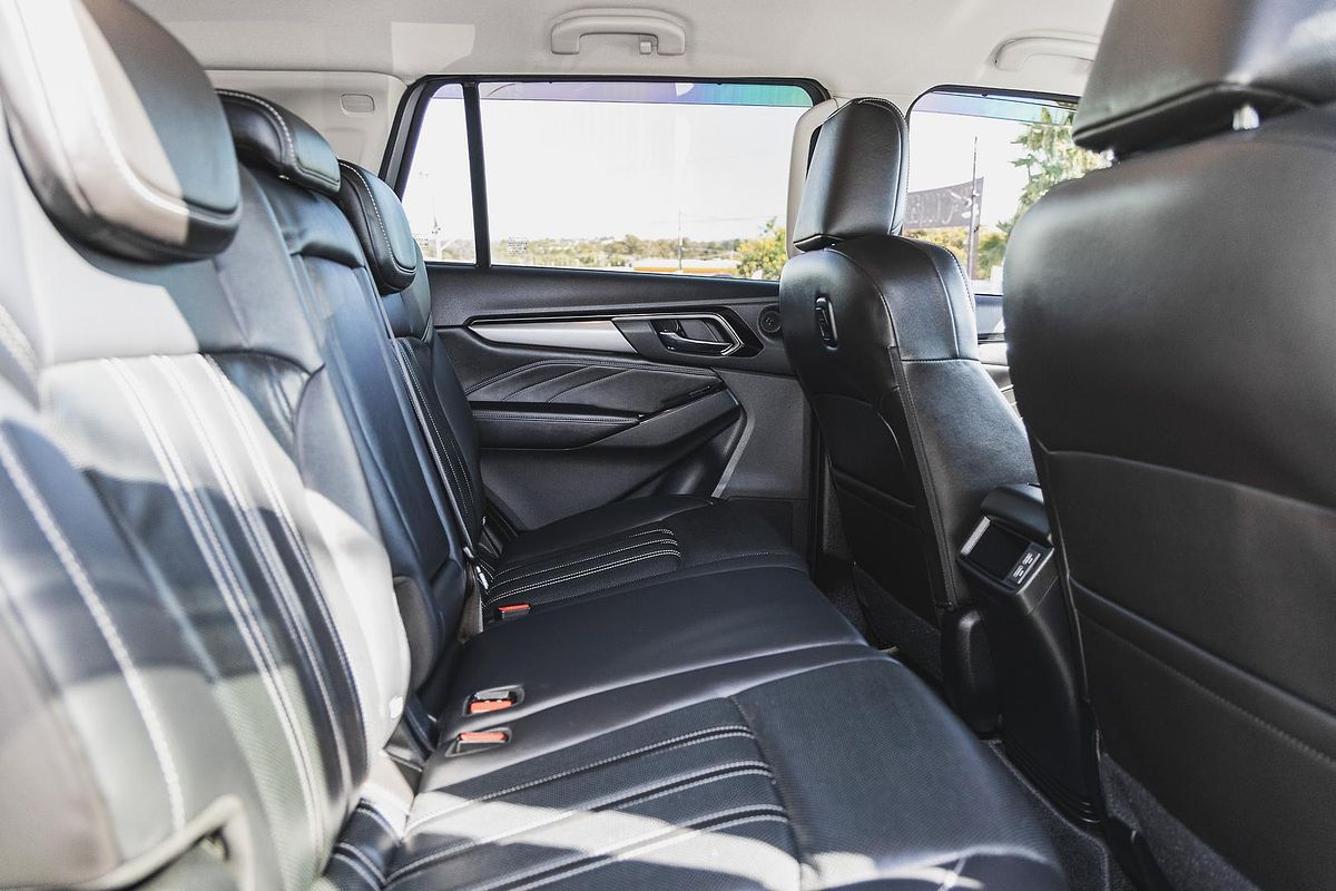 2022 Isuzu MU-X LS-T