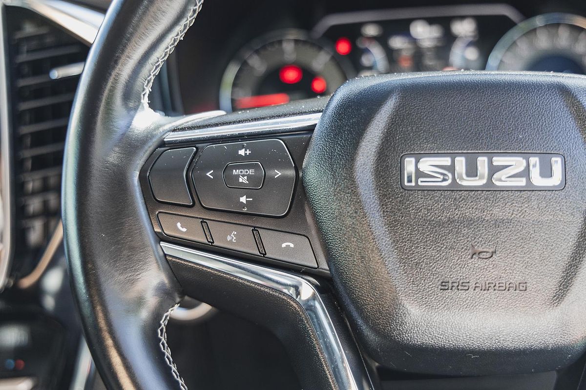 2022 Isuzu MU-X LS-T