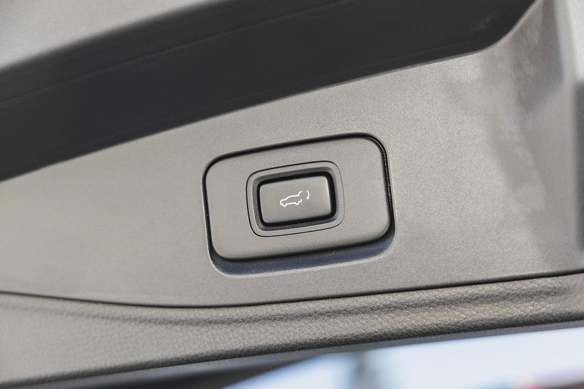 2022 Isuzu MU-X LS-T