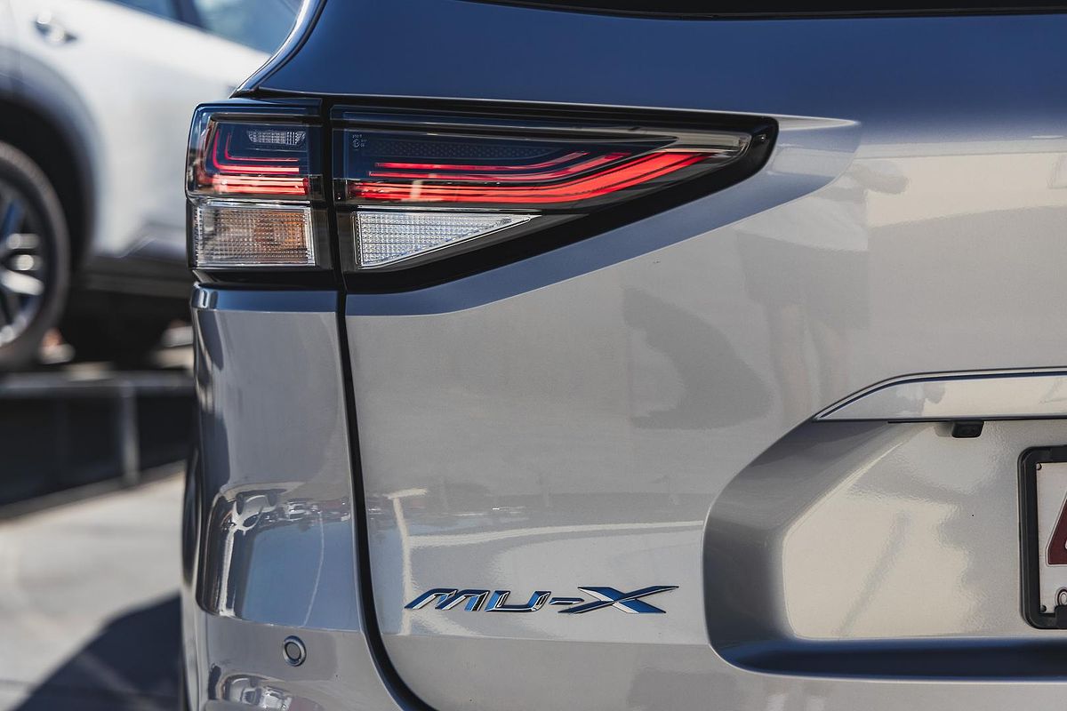 2022 Isuzu MU-X LS-T