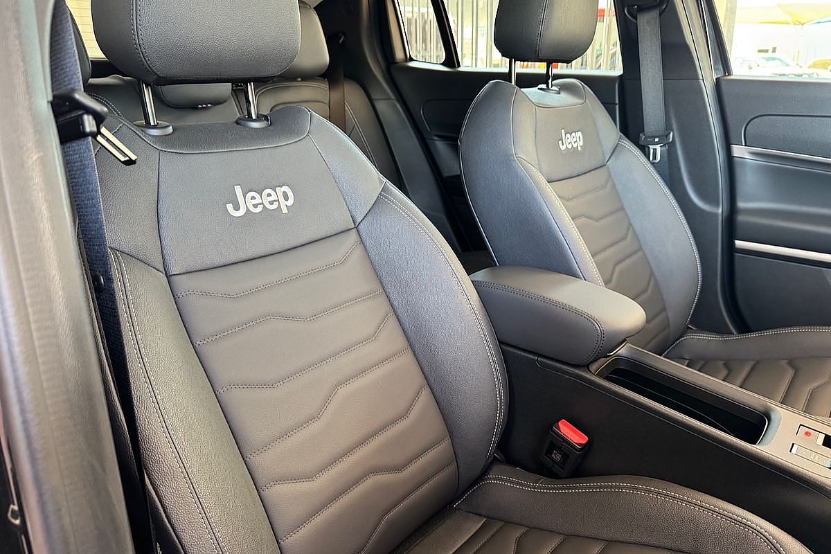 2024 Jeep Avenger Summit JJ