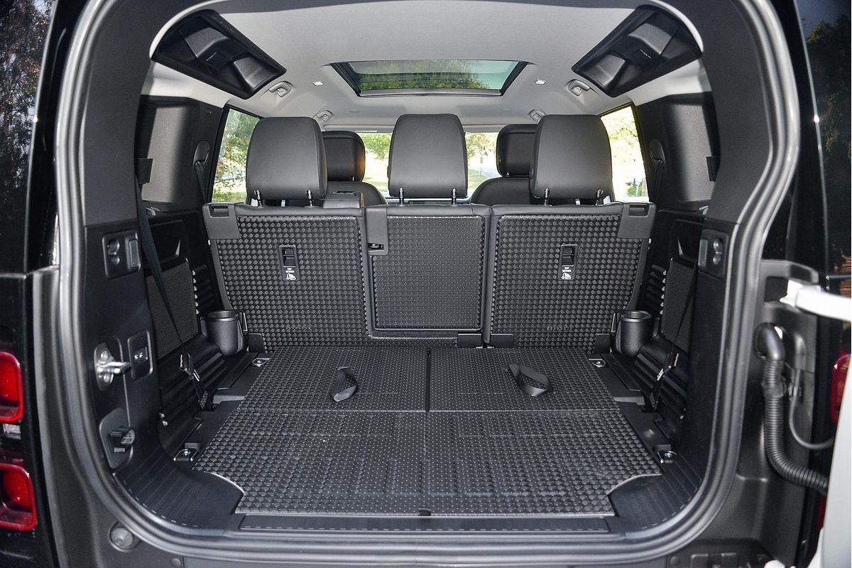 2024 Land Rover Defender 110 P400 X-Dynamic HSE L663