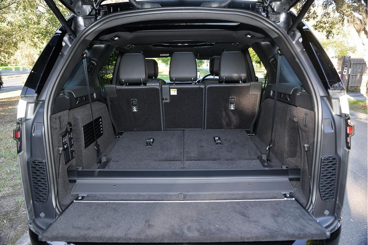 2025 Land Rover Discovery P360 Dynamic HSE Series 5