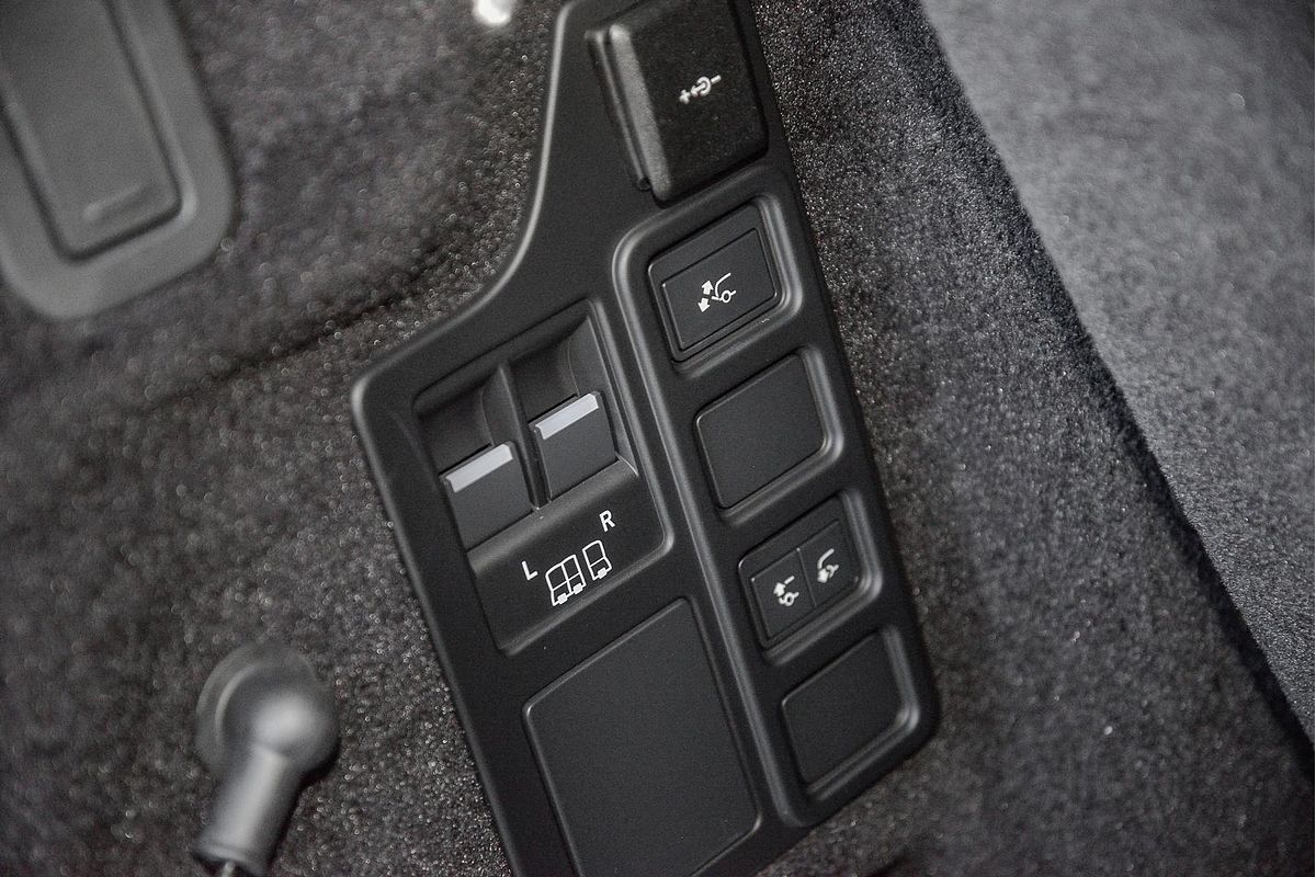 2025 Land Rover Discovery P360 Dynamic HSE Series 5