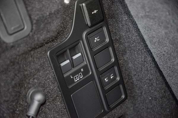 2025 Land Rover Discovery P360 Dynamic HSE Series 5