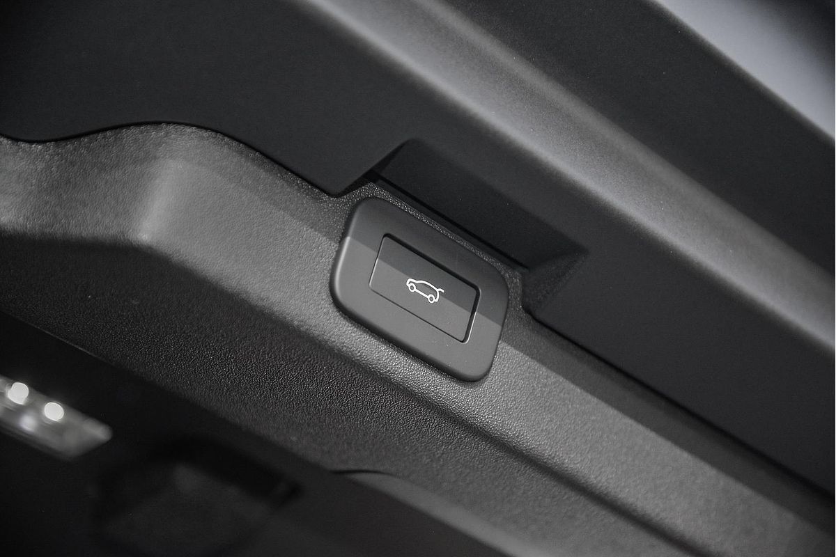 2025 Land Rover Discovery P360 Dynamic HSE Series 5