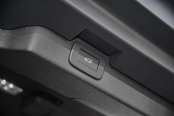 2025 Land Rover Discovery P360 Dynamic HSE Series 5