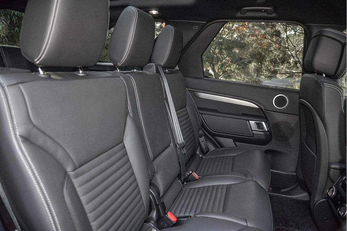2025 Land Rover Discovery P360 Dynamic HSE Series 5