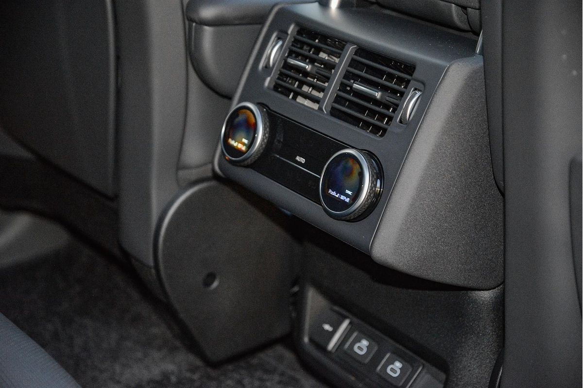 2025 Land Rover Discovery P360 Dynamic HSE Series 5