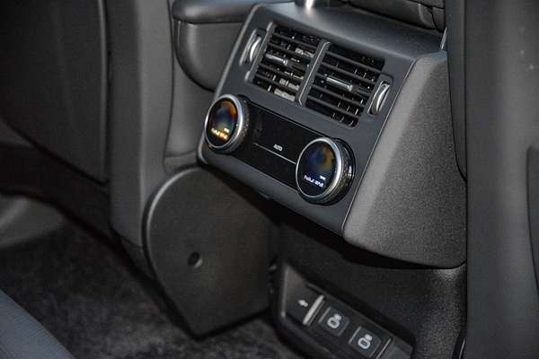 2025 Land Rover Discovery P360 Dynamic HSE Series 5