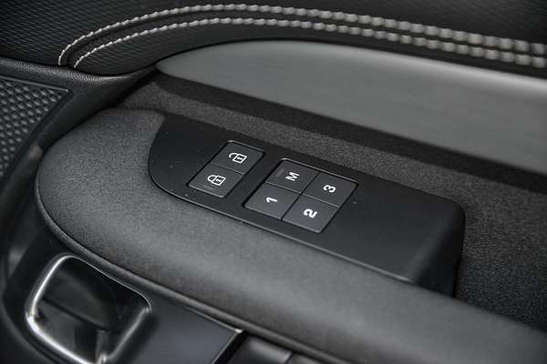 2025 Land Rover Discovery P360 Dynamic HSE Series 5