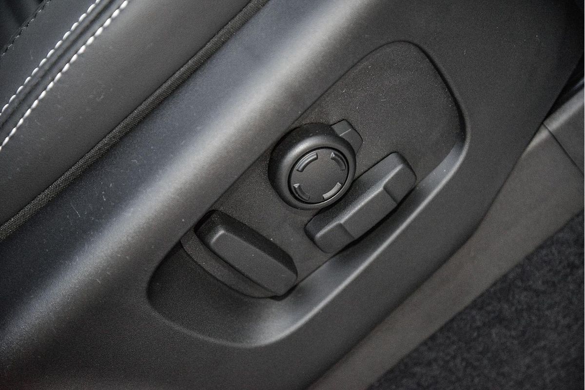 2025 Land Rover Discovery P360 Dynamic HSE Series 5
