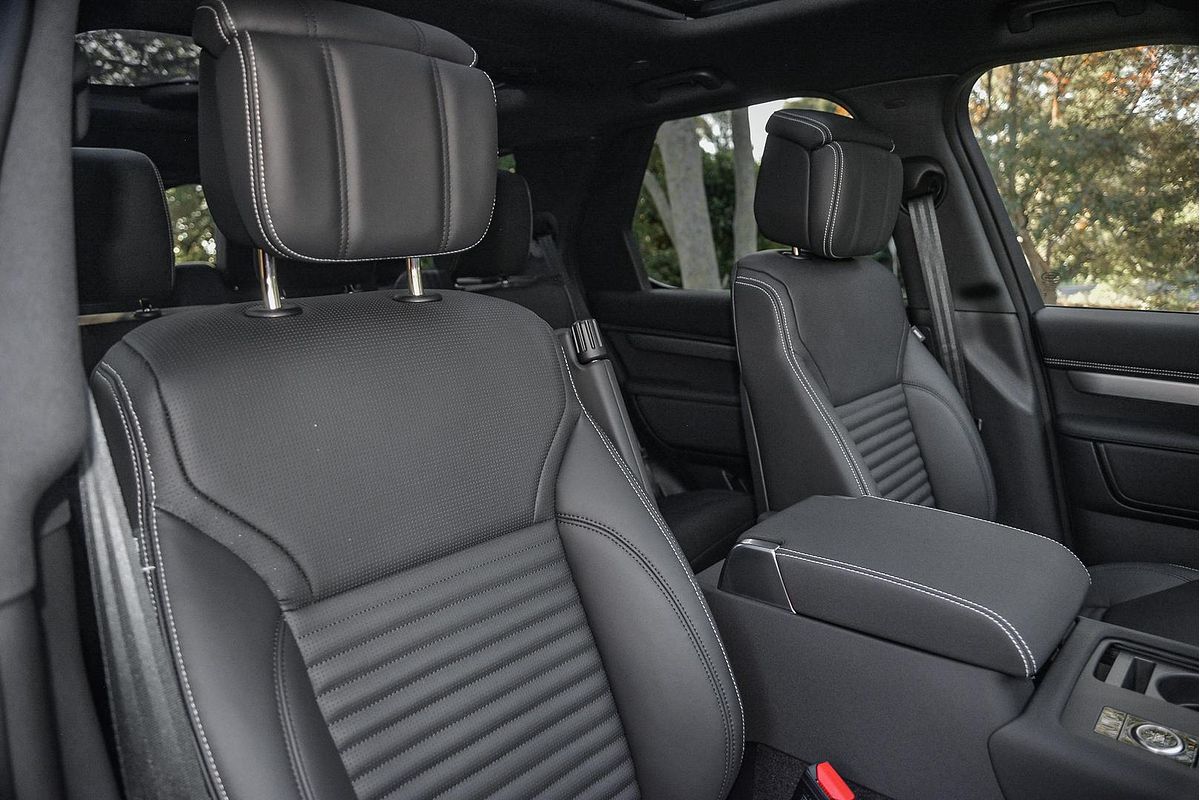 2025 Land Rover Discovery P360 Dynamic HSE Series 5
