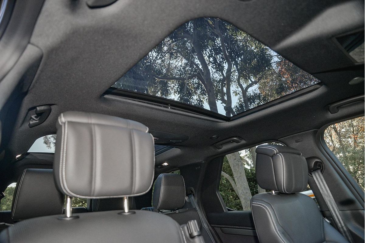 2025 Land Rover Discovery P360 Dynamic HSE Series 5