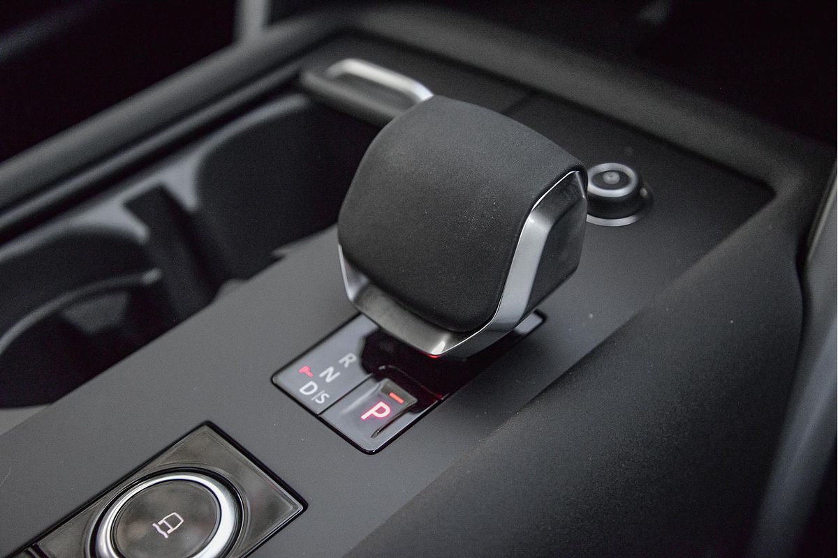 2025 Land Rover Discovery P360 Dynamic HSE Series 5