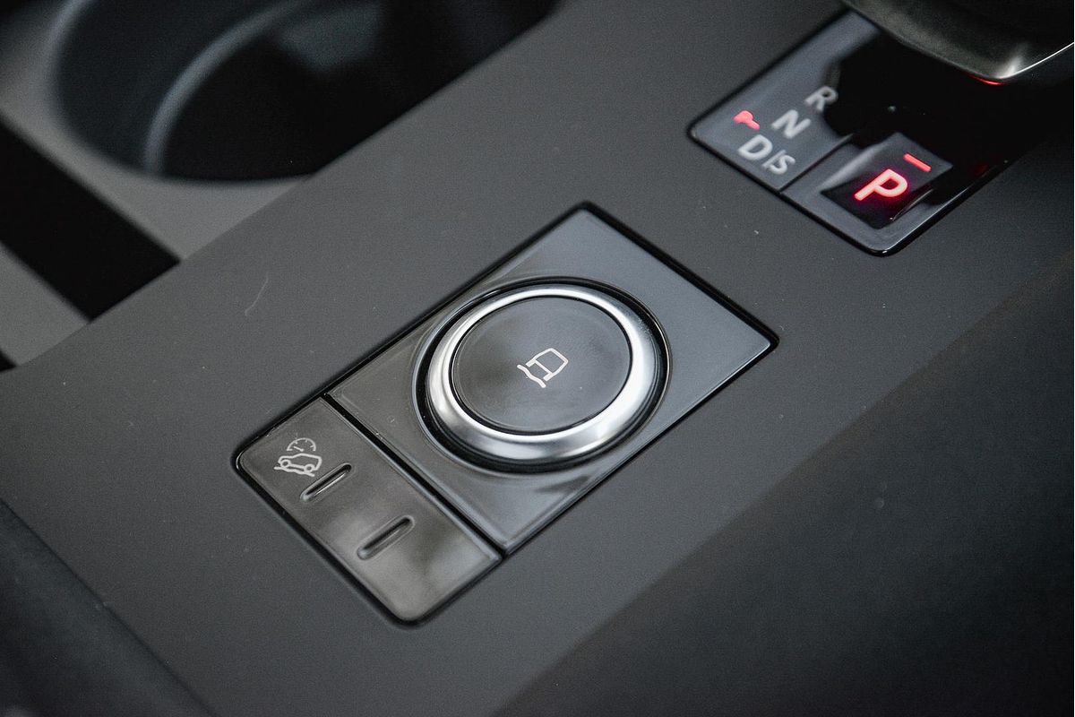 2025 Land Rover Discovery P360 Dynamic HSE Series 5