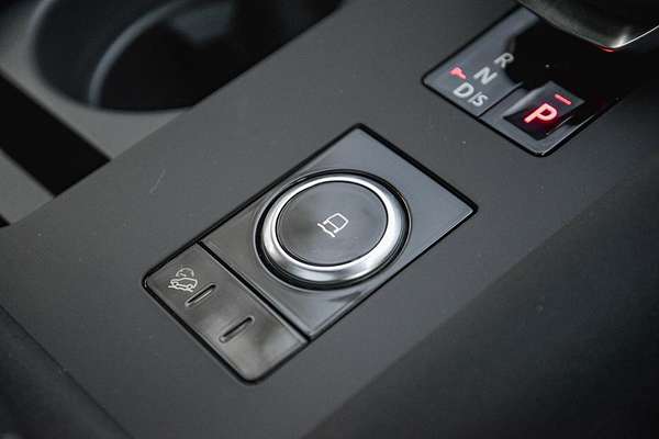 2025 Land Rover Discovery P360 Dynamic HSE Series 5