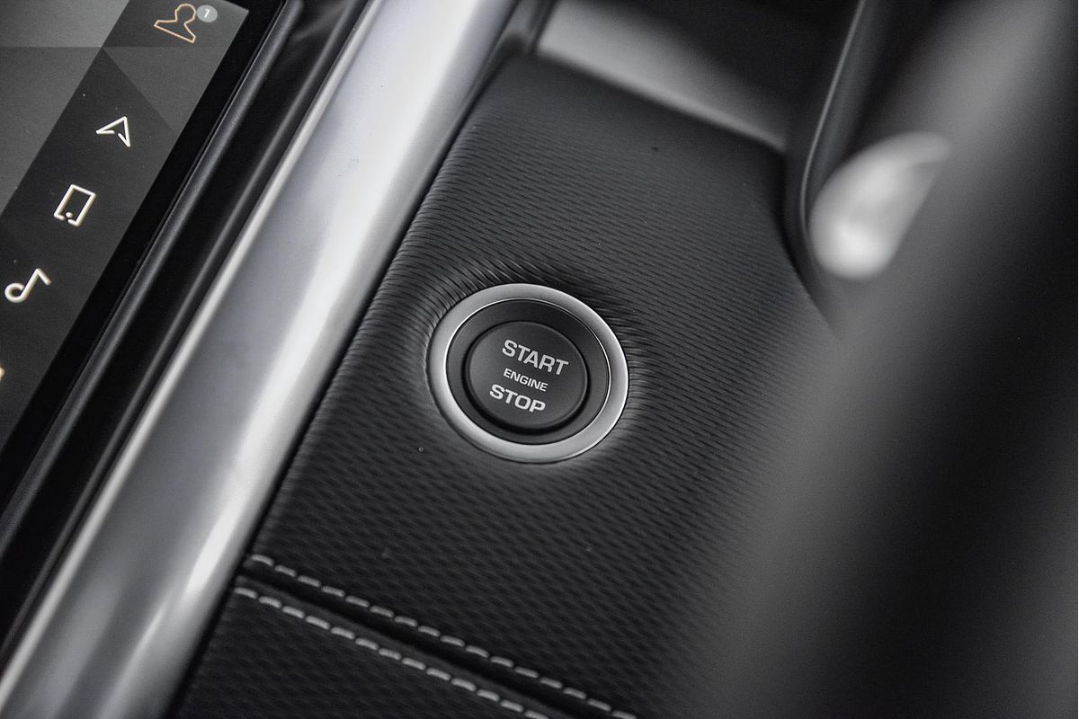 2025 Land Rover Discovery P360 Dynamic HSE Series 5
