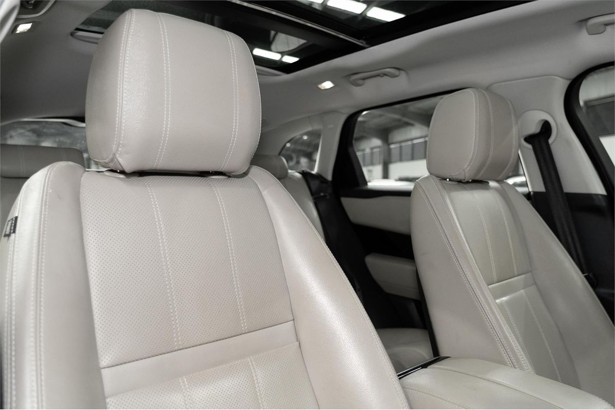 2019 Land Rover Range Rover Velar D180 SE L560