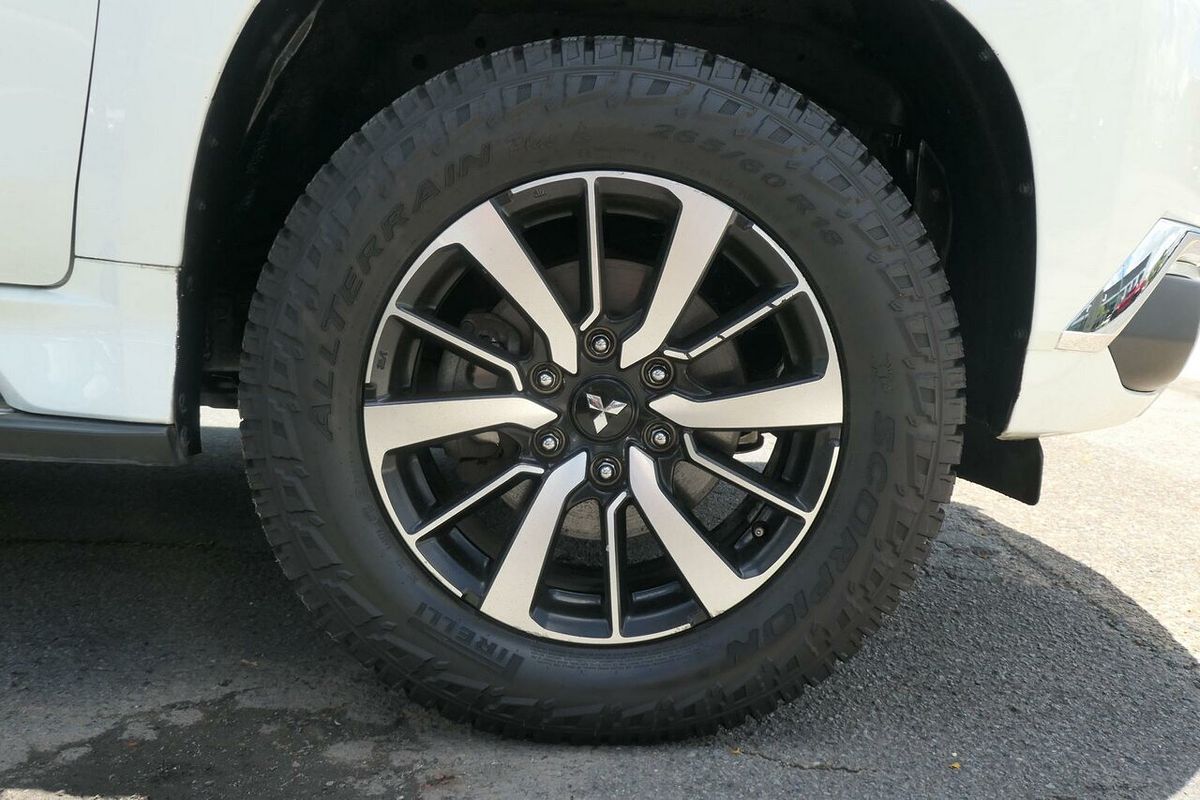 2016 Mitsubishi Pajero Sport GLX QE