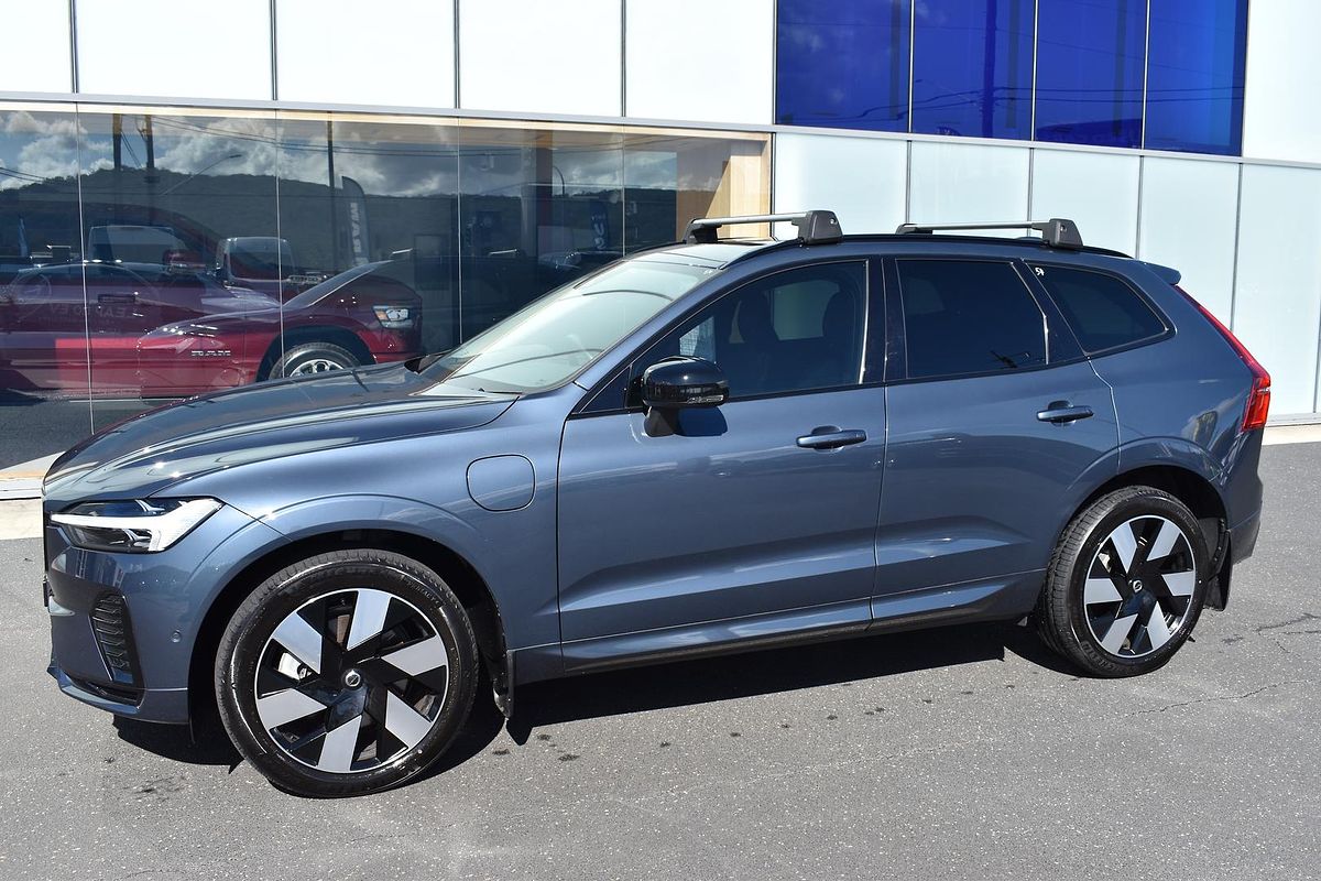 2024 Volvo XC60 Recharge T8 Black Edition Plug-In Hybrid