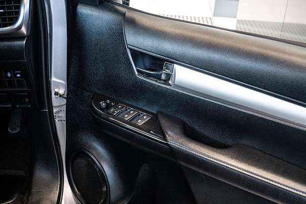 2017 Toyota Hilux SR5 GUN126R 4X4