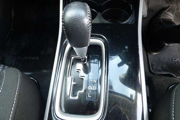 2018 Mitsubishi Outlander ES ZL