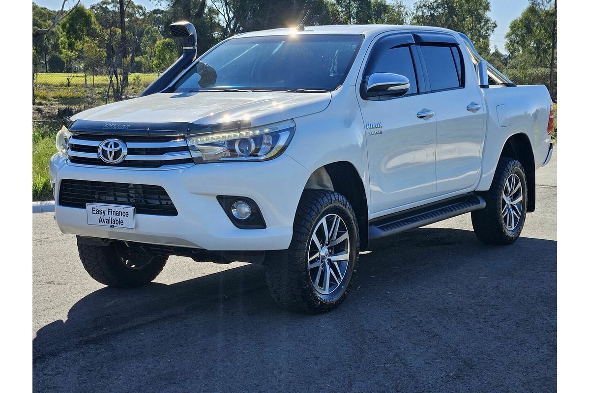 2016 Toyota Hilux SR5 (4x4) GUN126R 4X4
