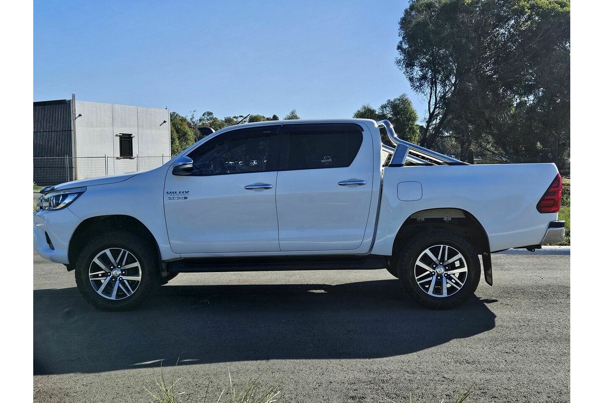 2016 Toyota Hilux SR5 (4x4) GUN126R 4X4