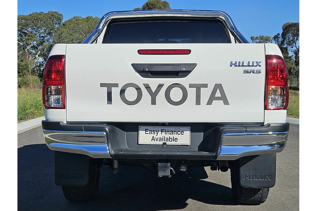 2016 Toyota Hilux SR5 (4x4) GUN126R 4X4