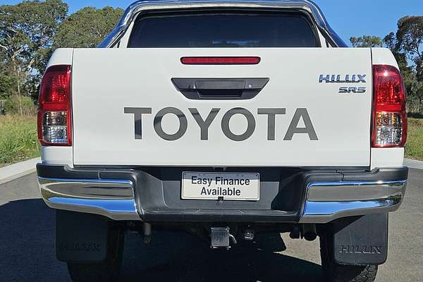 2016 Toyota Hilux SR5 (4x4) GUN126R 4X4