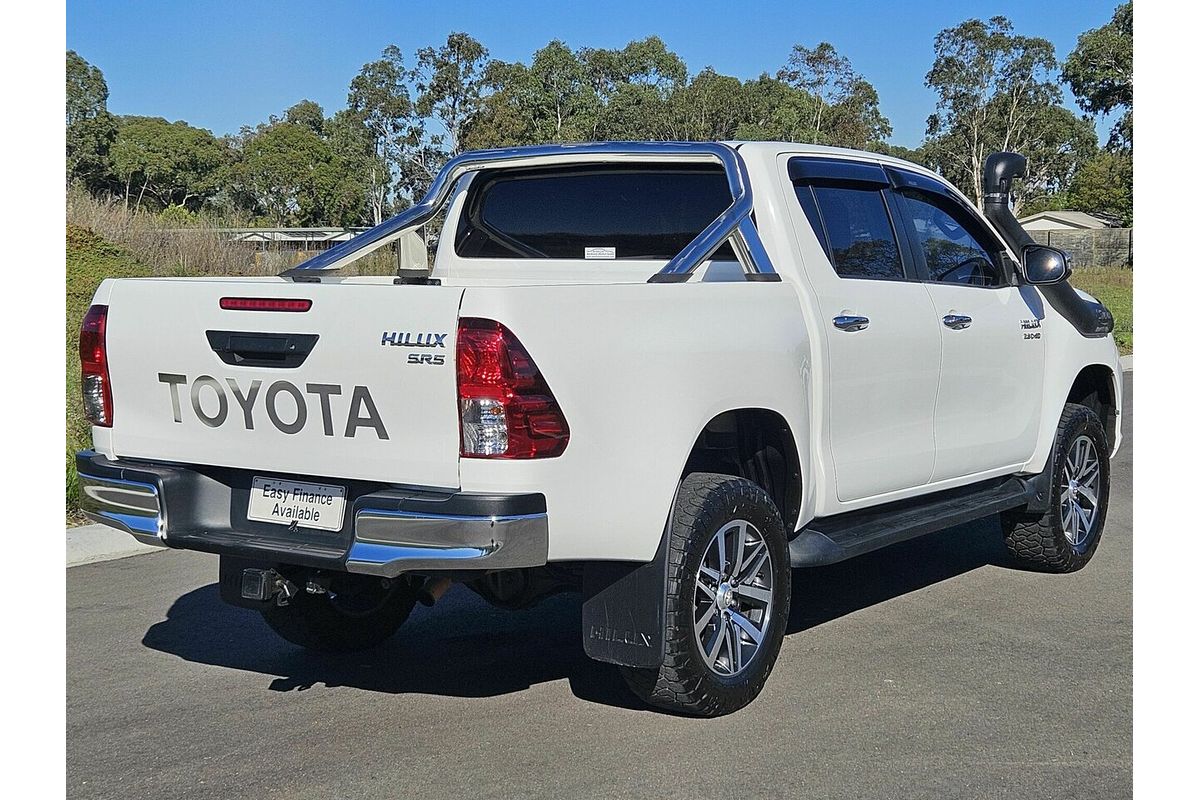 2016 Toyota Hilux SR5 (4x4) GUN126R 4X4