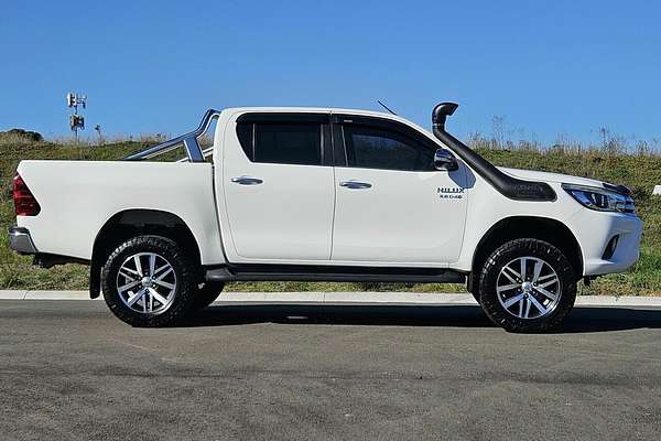 2016 Toyota Hilux SR5 (4x4) GUN126R 4X4
