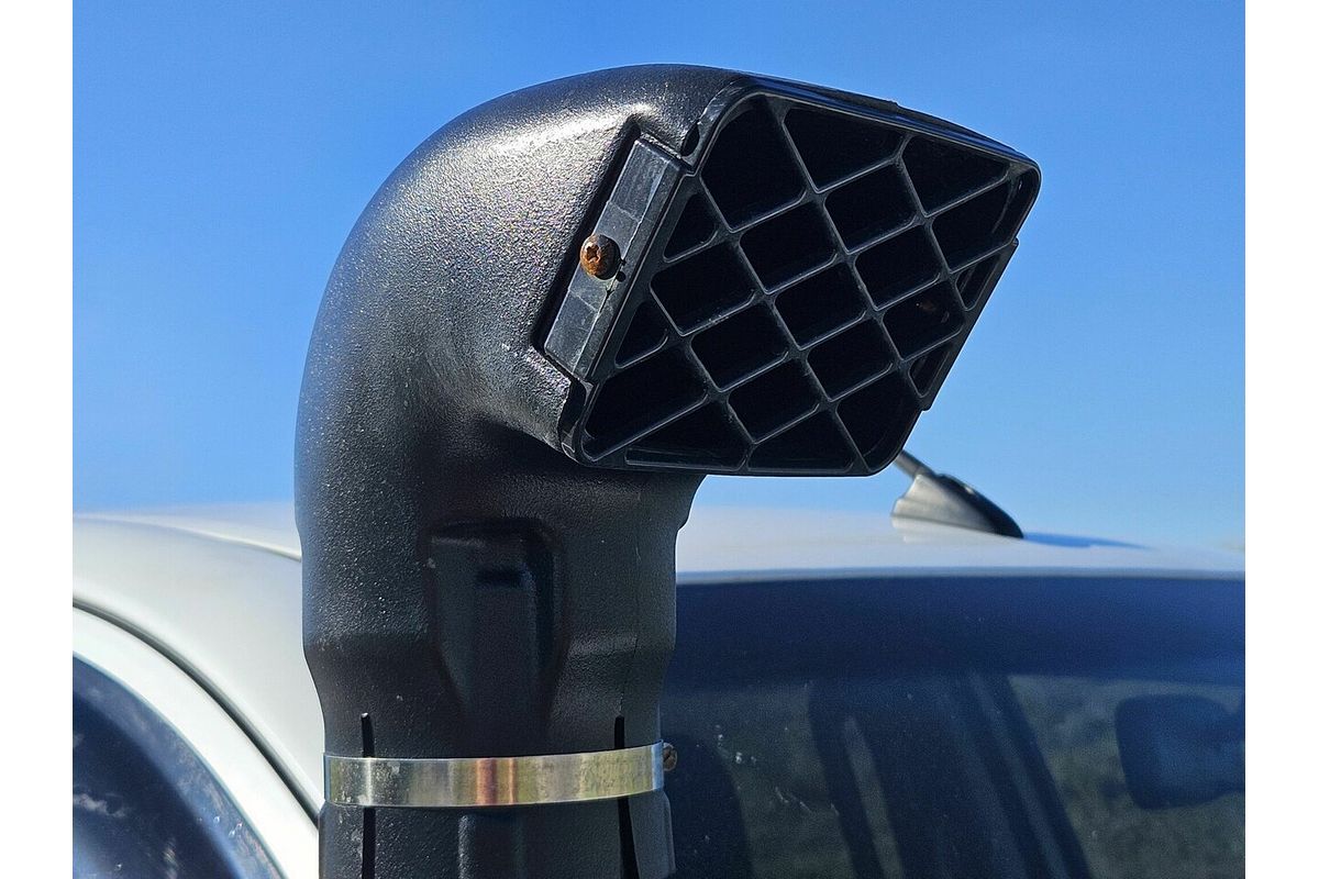 2016 Toyota Hilux SR5 (4x4) GUN126R 4X4