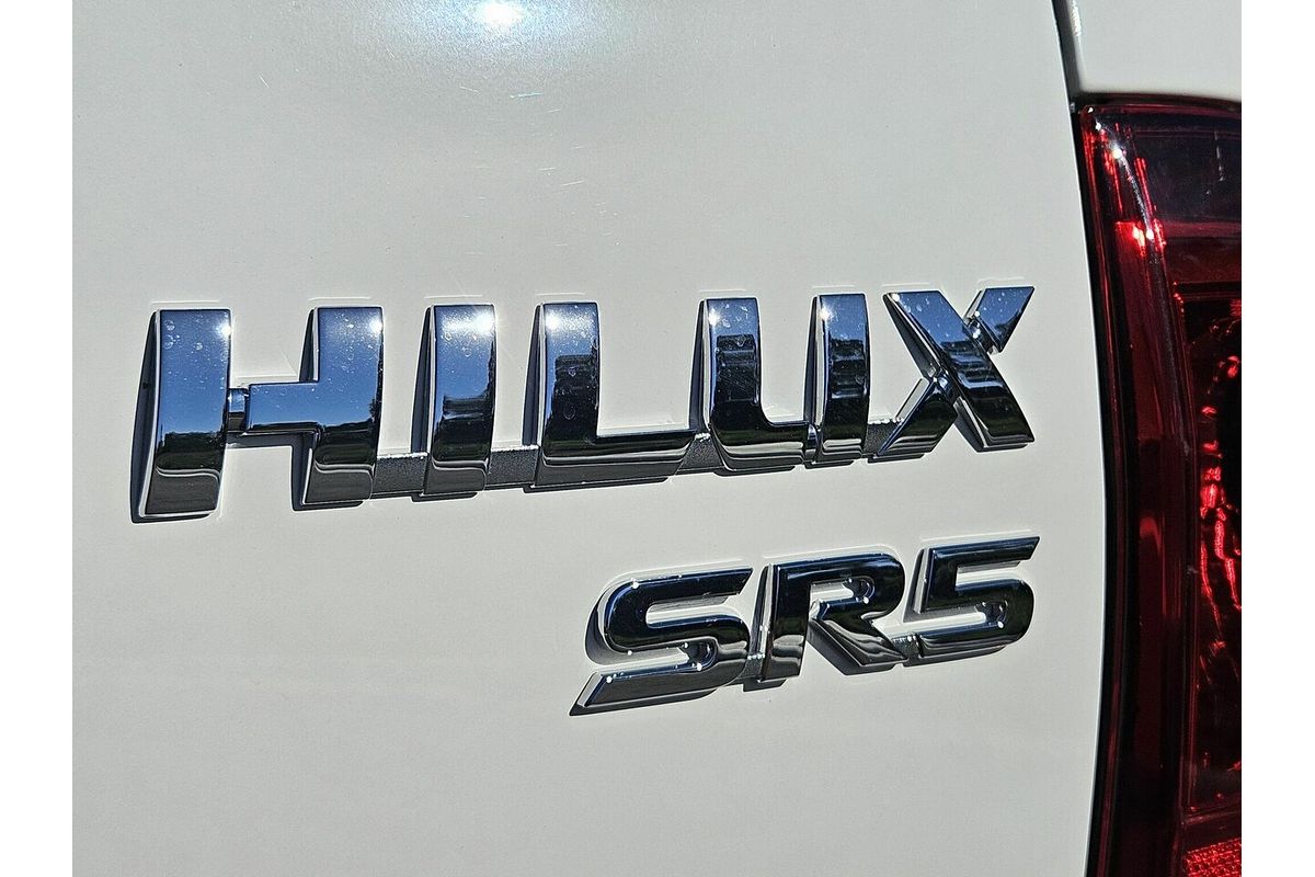 2016 Toyota Hilux SR5 (4x4) GUN126R 4X4