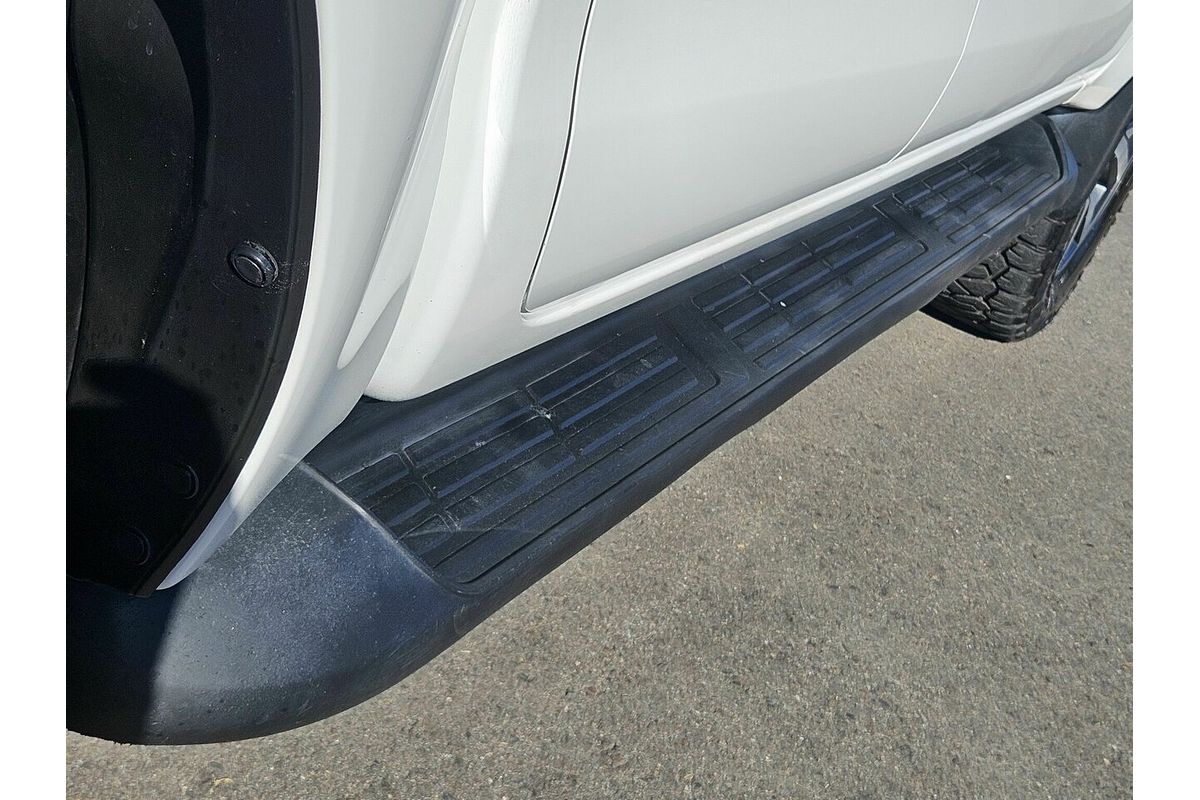 2016 Toyota Hilux SR5 (4x4) GUN126R 4X4