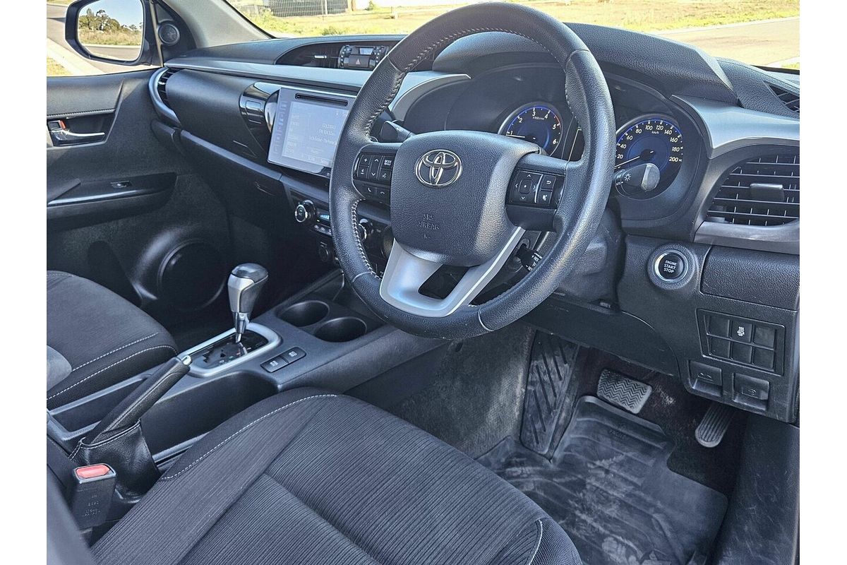 2016 Toyota Hilux SR5 (4x4) GUN126R 4X4