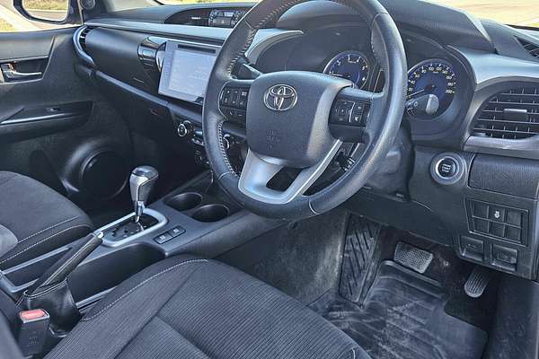 2016 Toyota Hilux SR5 (4x4) GUN126R 4X4