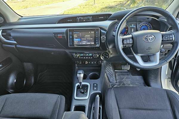 2016 Toyota Hilux SR5 (4x4) GUN126R 4X4