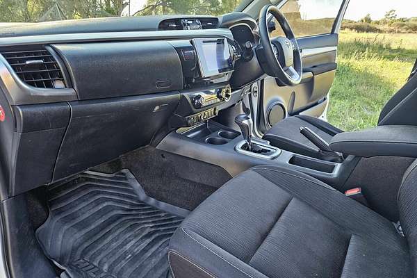 2016 Toyota Hilux SR5 (4x4) GUN126R 4X4