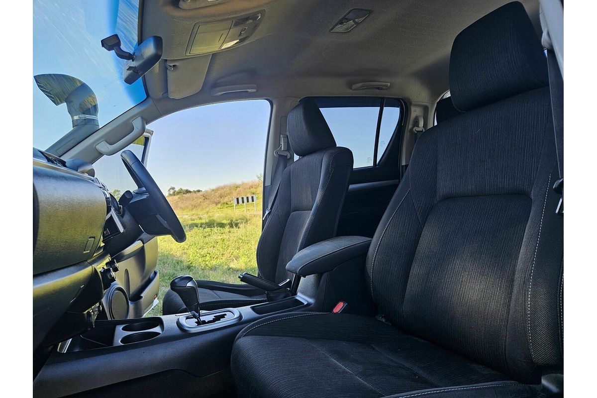 2016 Toyota Hilux SR5 (4x4) GUN126R 4X4