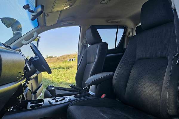 2016 Toyota Hilux SR5 (4x4) GUN126R 4X4
