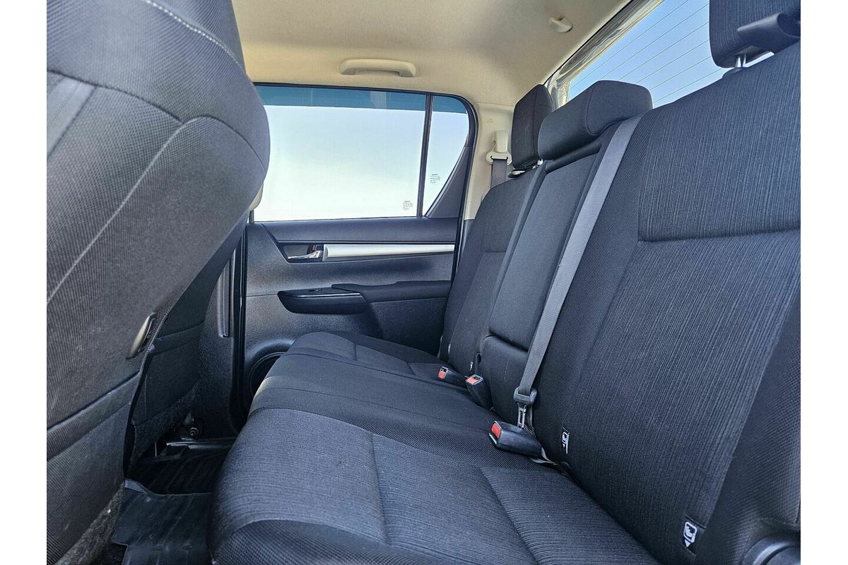 2016 Toyota Hilux SR5 (4x4) GUN126R 4X4