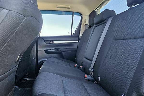 2016 Toyota Hilux SR5 (4x4) GUN126R 4X4