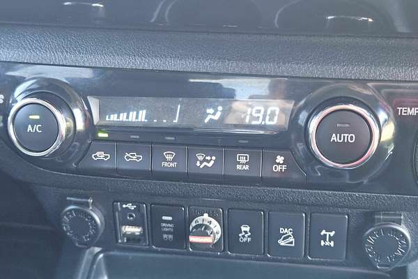 2016 Toyota Hilux SR5 (4x4) GUN126R 4X4