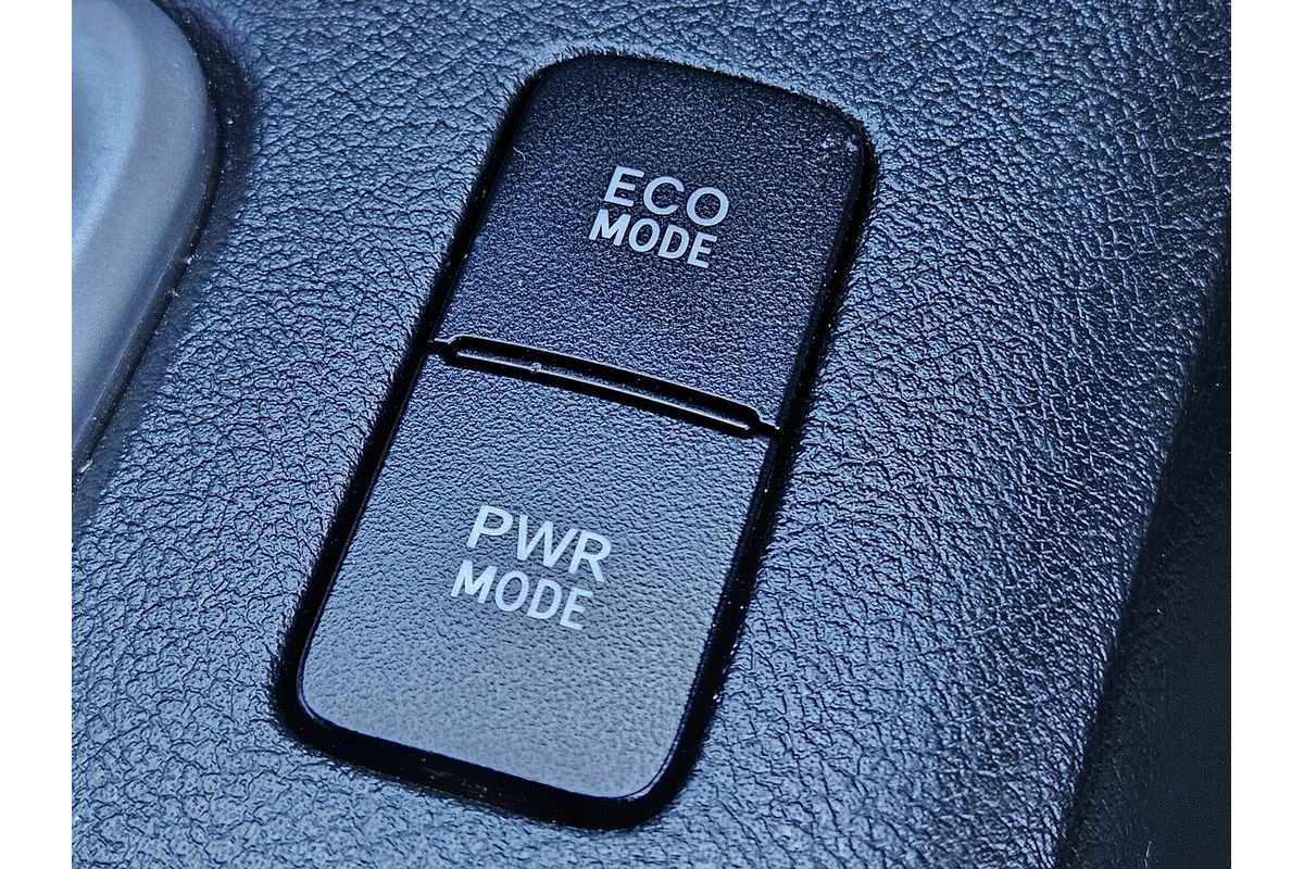 2016 Toyota Hilux SR5 (4x4) GUN126R 4X4