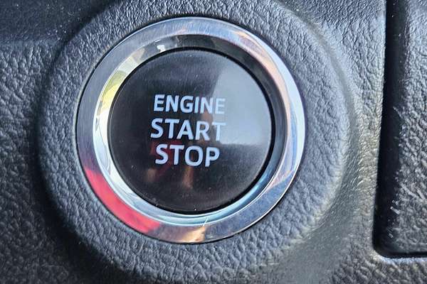 2016 Toyota Hilux SR5 (4x4) GUN126R 4X4