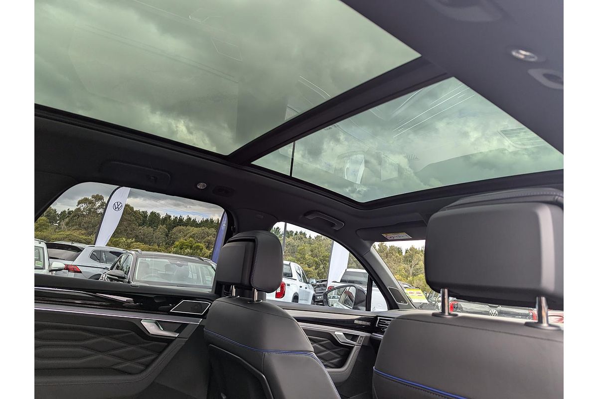 2024 Volkswagen Touareg R RC