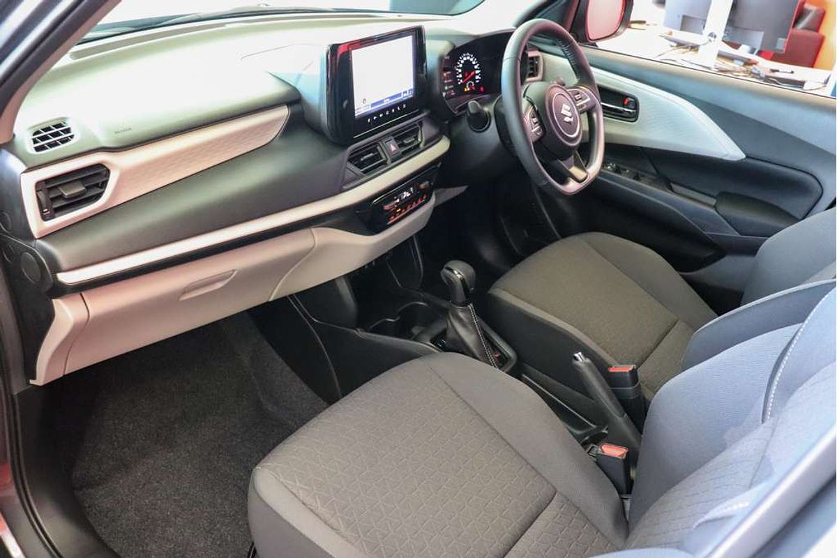 2024 Suzuki Swift Hybrid Plus UZ